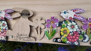 ウクライナ伝統絵画 ペトリキウカ塗り 木製ブローチ（ホメンコ作）うさぎ　ラビット　フラワー　花