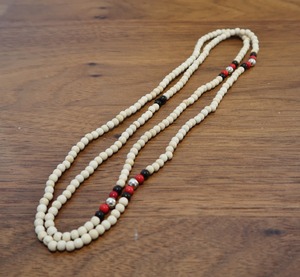 MR.HUGE METAL IN BEADS NECKLESS （メタル　イン　ビーズ　ネックレス）WHITE