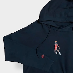 【NIKE AIR JORDAN】WINGS LITE 1988 FLEECE HOODIE マイケルジョーダン プリント パーカー スウェット フーディ プルオーバー ワンポイント 袖ロゴ 刺繍ロゴ ジャンプマンロゴ スリット クロスネック フロントクロス M エアジョーダン ナイキ US古着