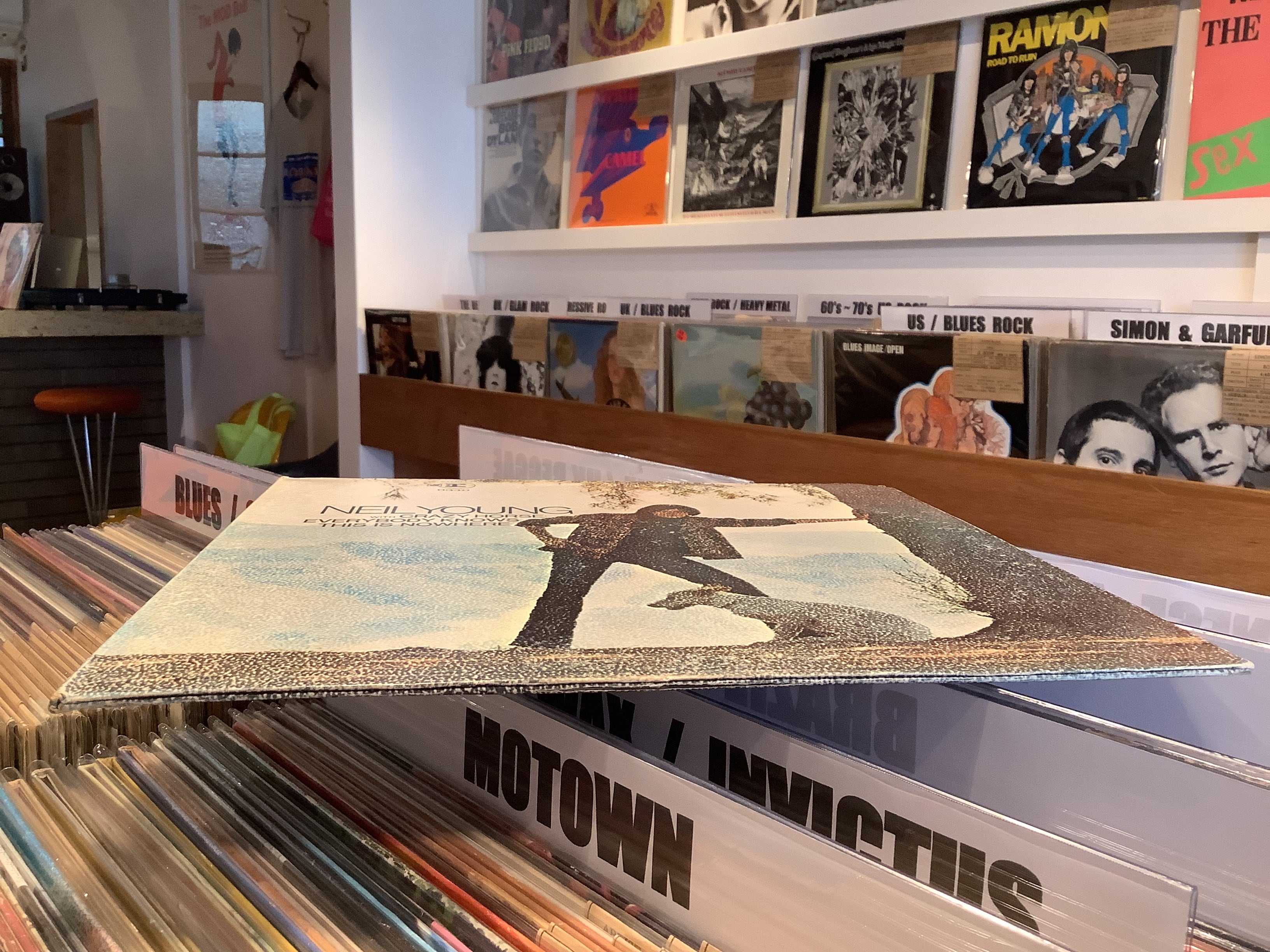 NEIL YOUNG WITH CRAZY HORSE / EVERYBODY KNOWS THIS IS NOWHERE