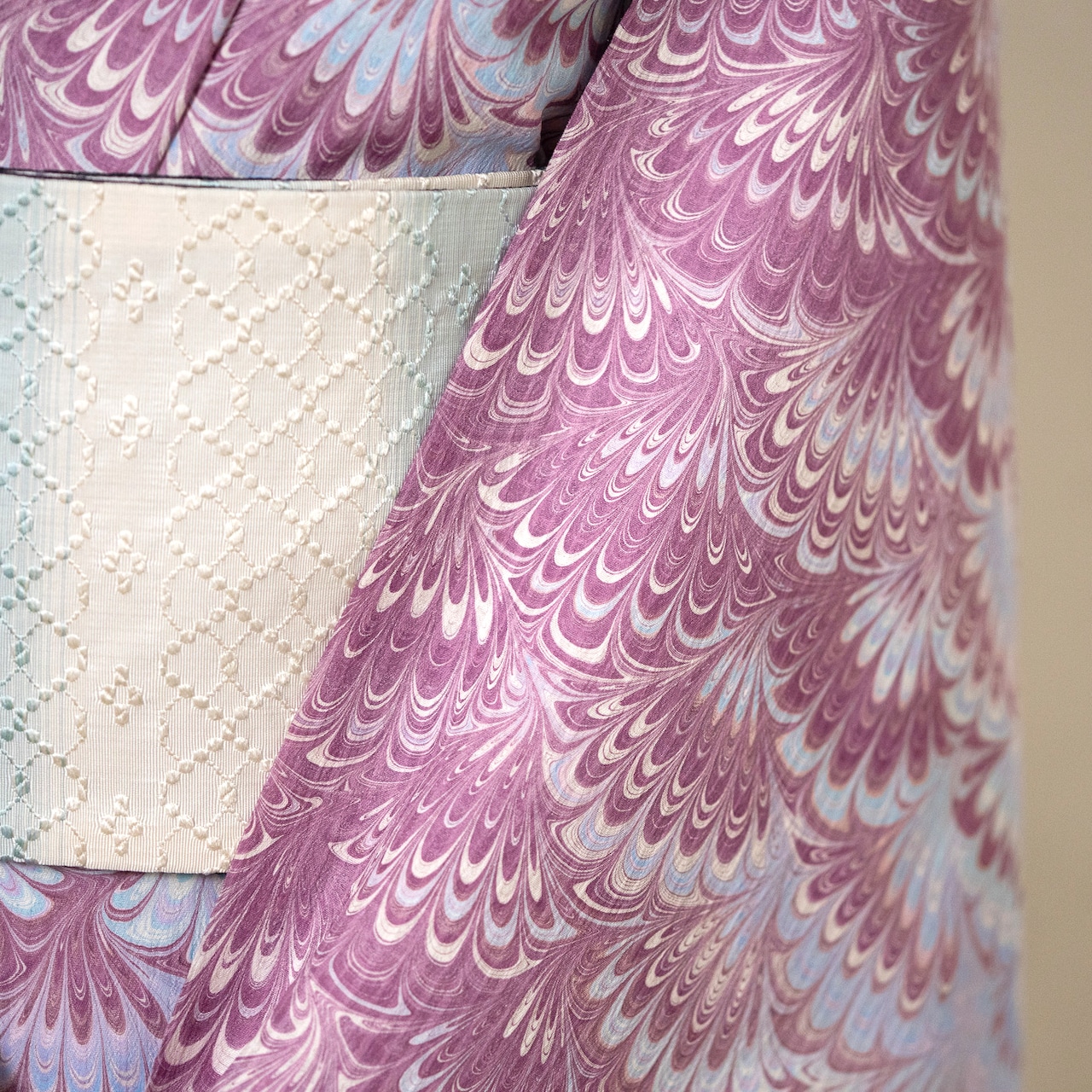 「紫苑の水鏡」❤︎花火柄〜洗えるきもの(シルジェリー格子柄)〜