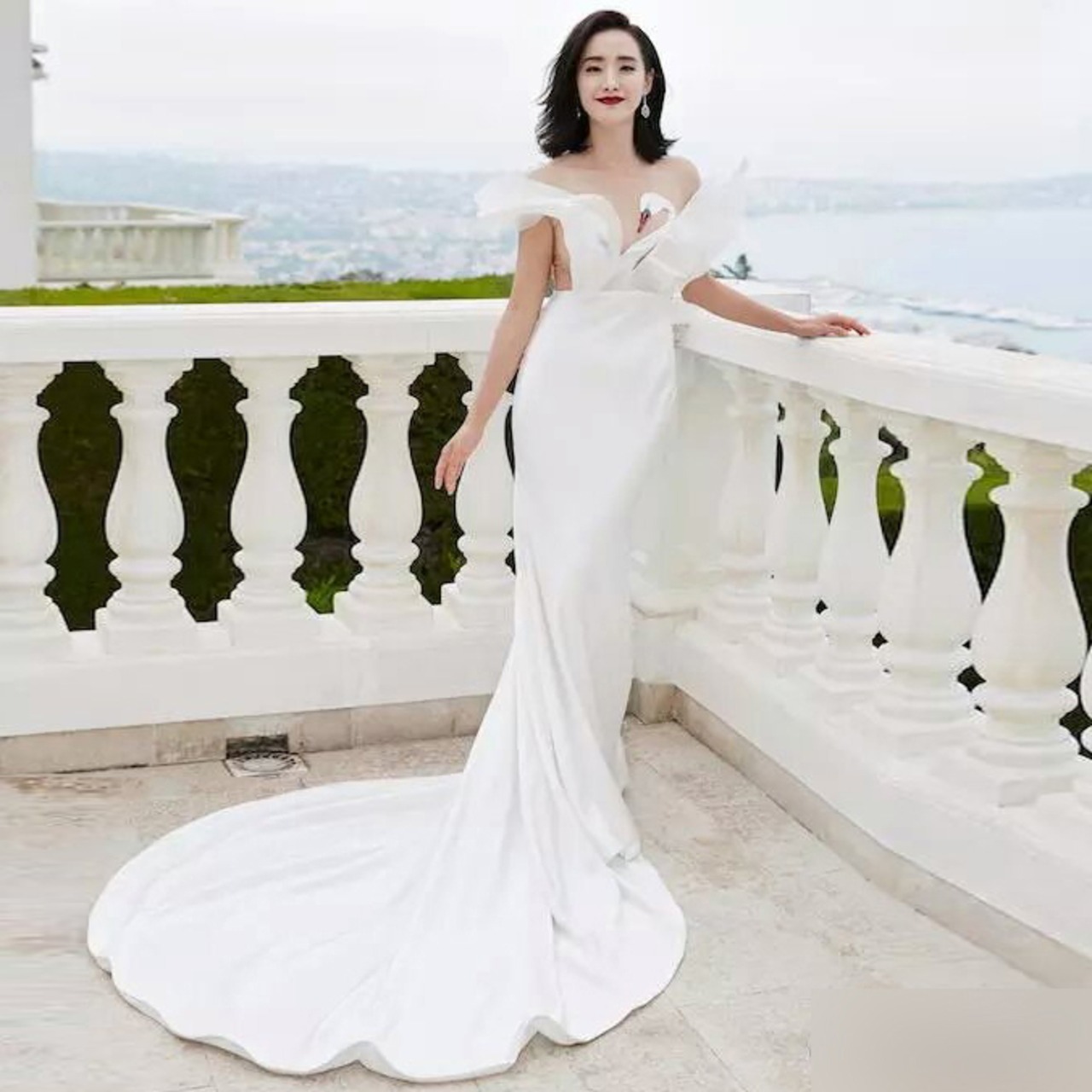 高品質！イブニングドレス ミディアムドレス ホワイト 花モチーフ  