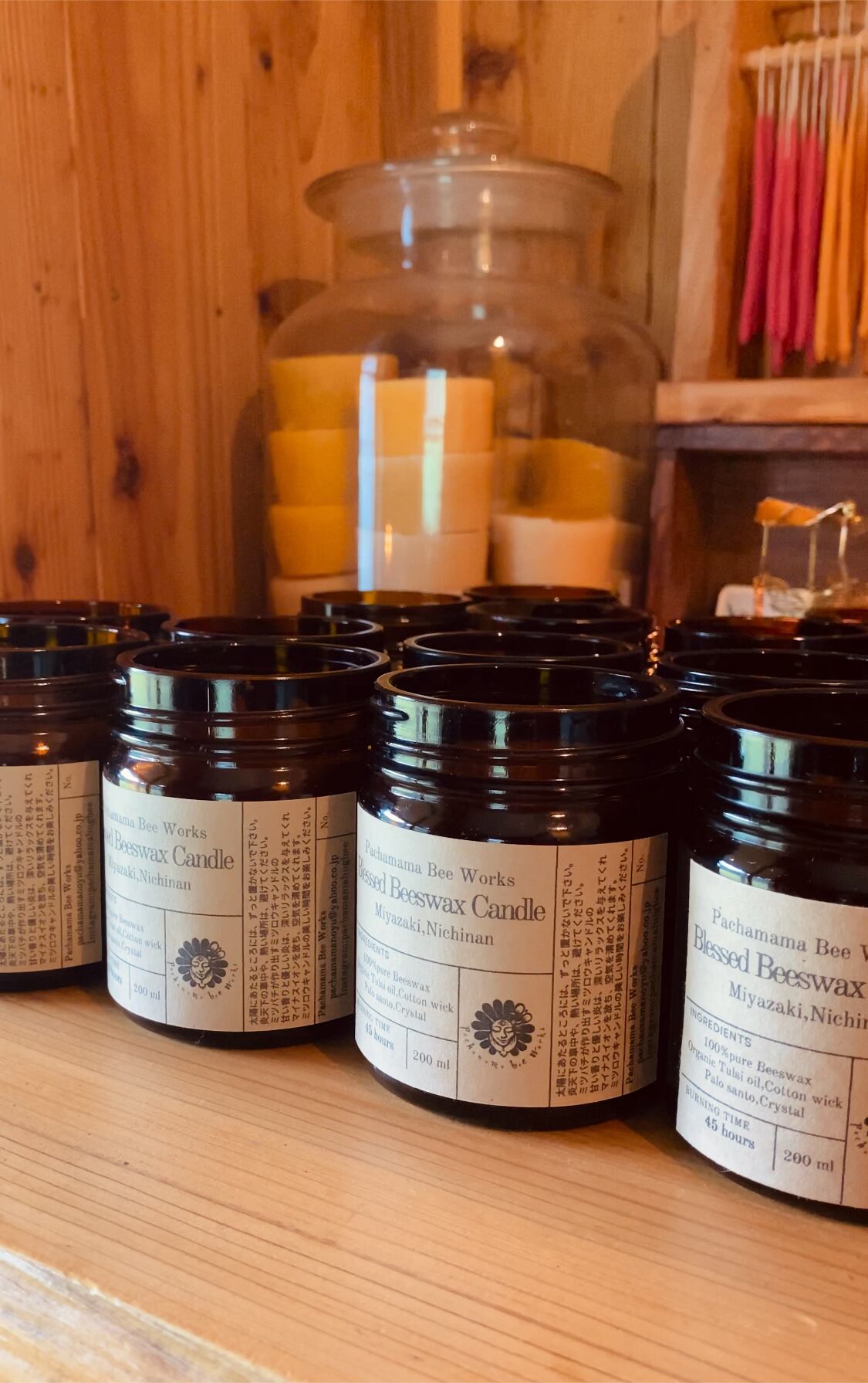 クリスタルとパロサント 祝福の蜜蝋キャンドル | Pachamama Bee Works