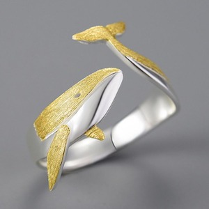 鯨のリング - 波の中を泳ぐようなデザイン　R414