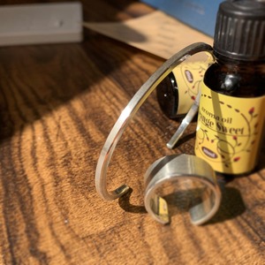 シルバーカットエッジバングル