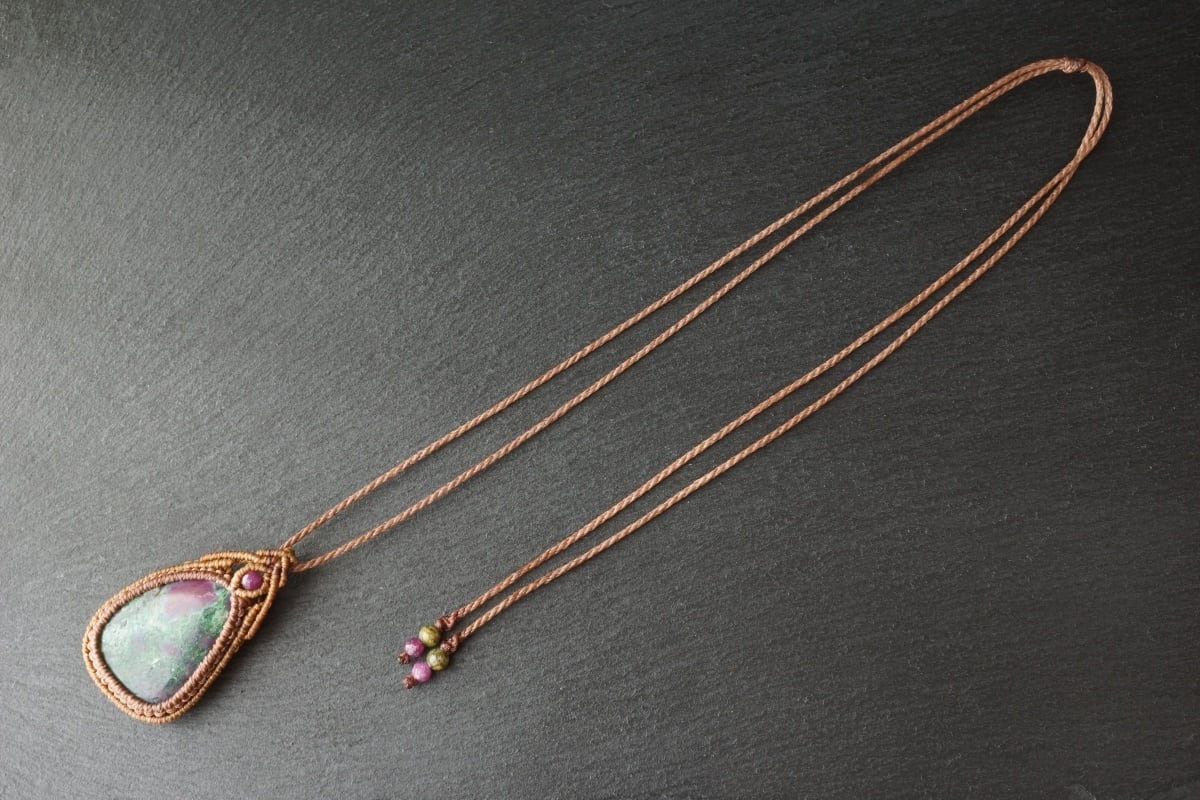 ルビーインフックサイト＆カイヤナイトのマクラメネックレス