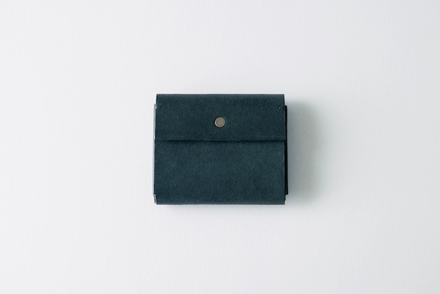 オイル革の三つ折豆財布　墨黒