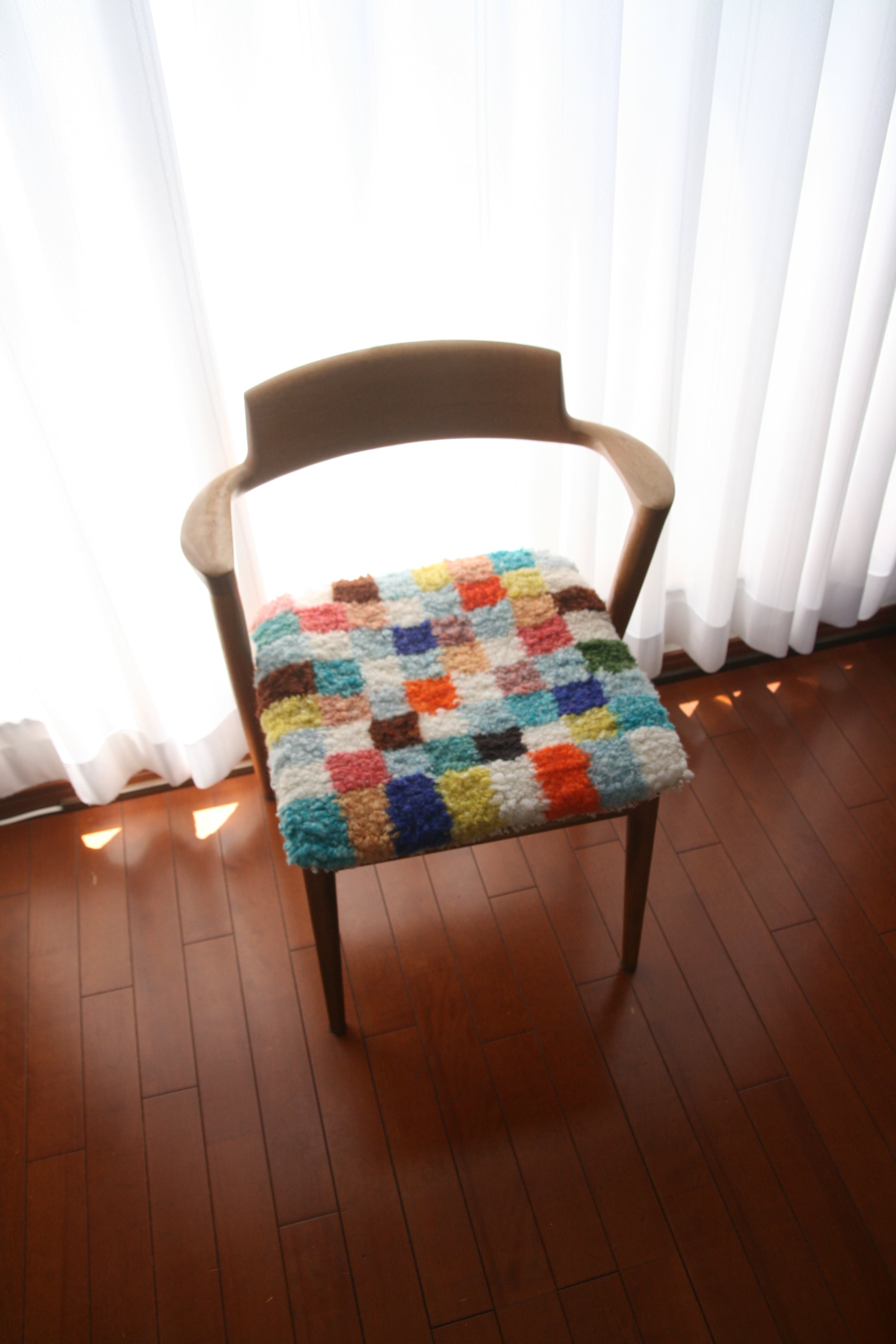 ノッティングチェアマット ホームスパン（手紡ぎ手織り）【パッチ