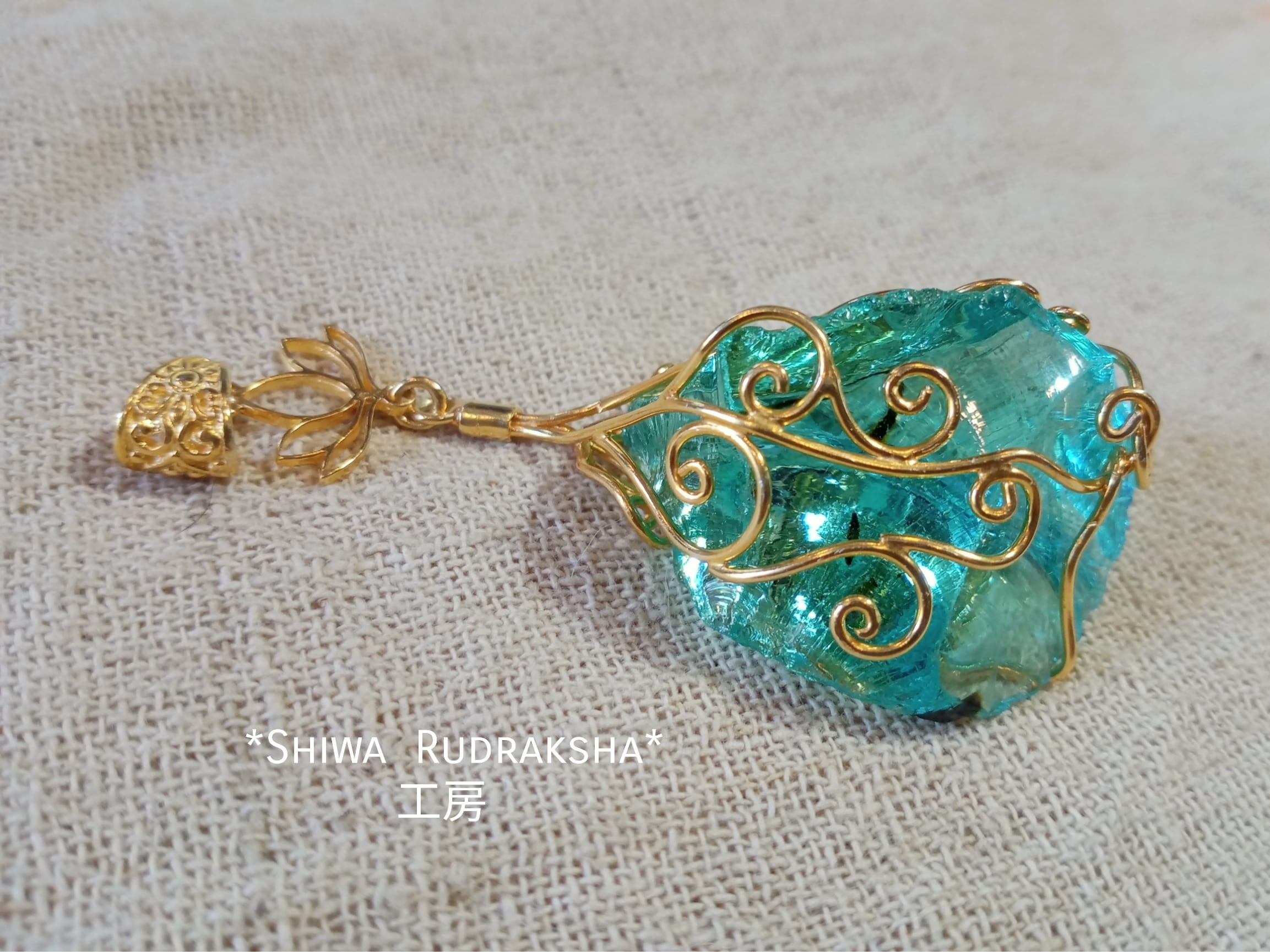 インドネシア産アンダラクリスタル✴︎ペンダントトップ インドネシア産アンダラクリスタル】ミントグリーン☆ペンダントトップ