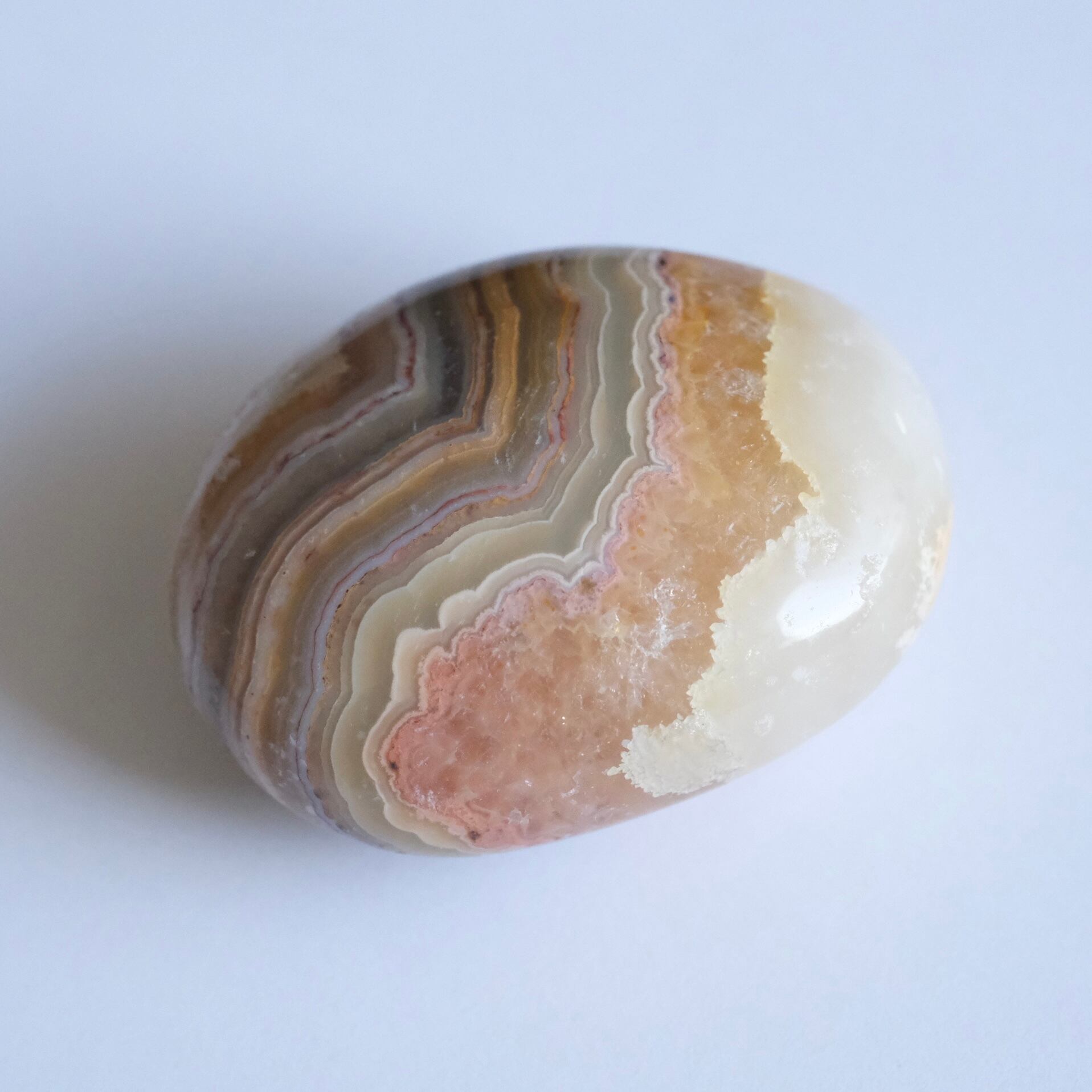 イエロークレイジーレースアゲートスラブ イエロークレイジーレースアゲートの小さな握り石 〇 縞瑪瑙（しま