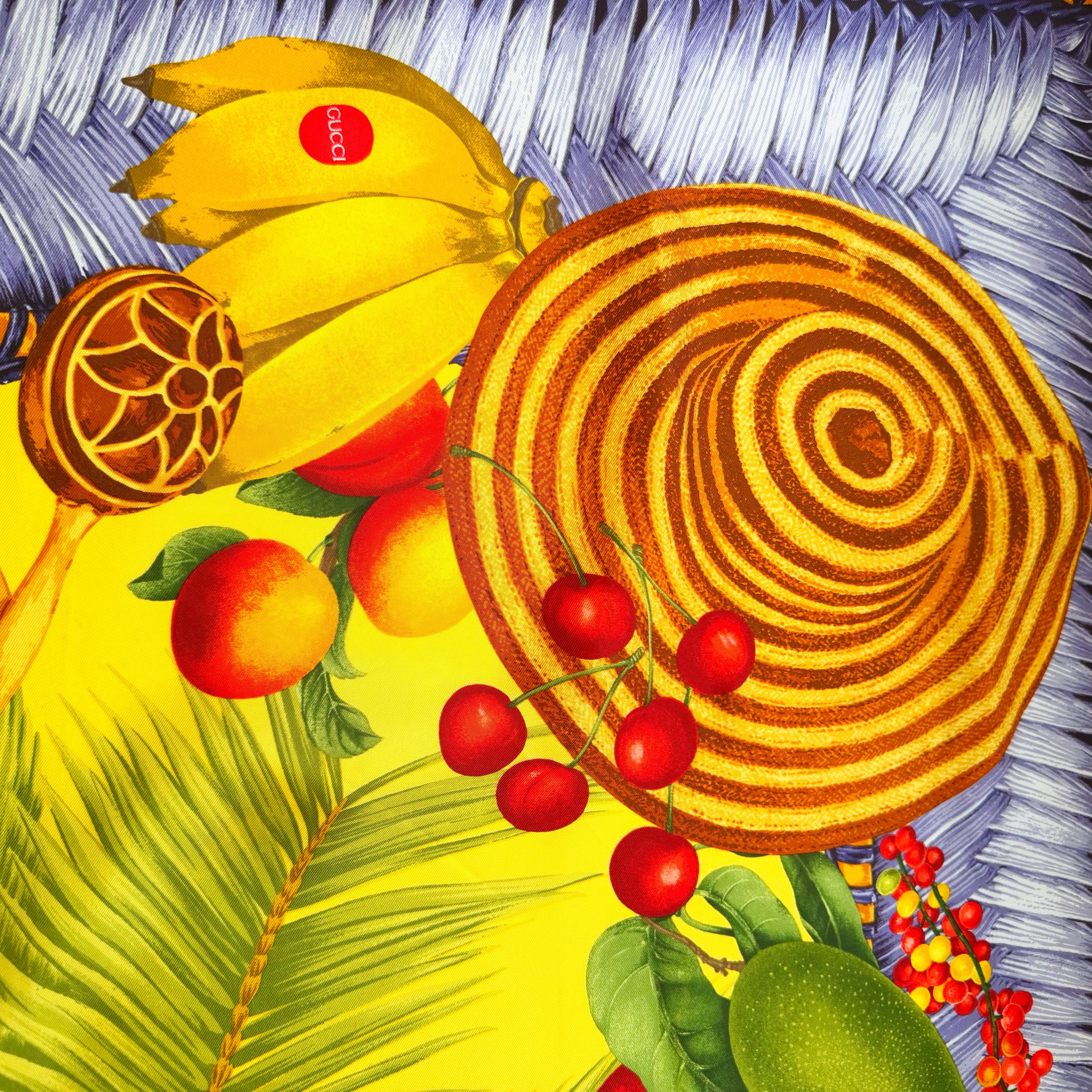 GUCCI グッチ GG柄 林檎柄 シルク100% 大判スカーフ 85×85 dead stock- GUCCI silk fruits scarf | TOKYO LAMPOON online shop