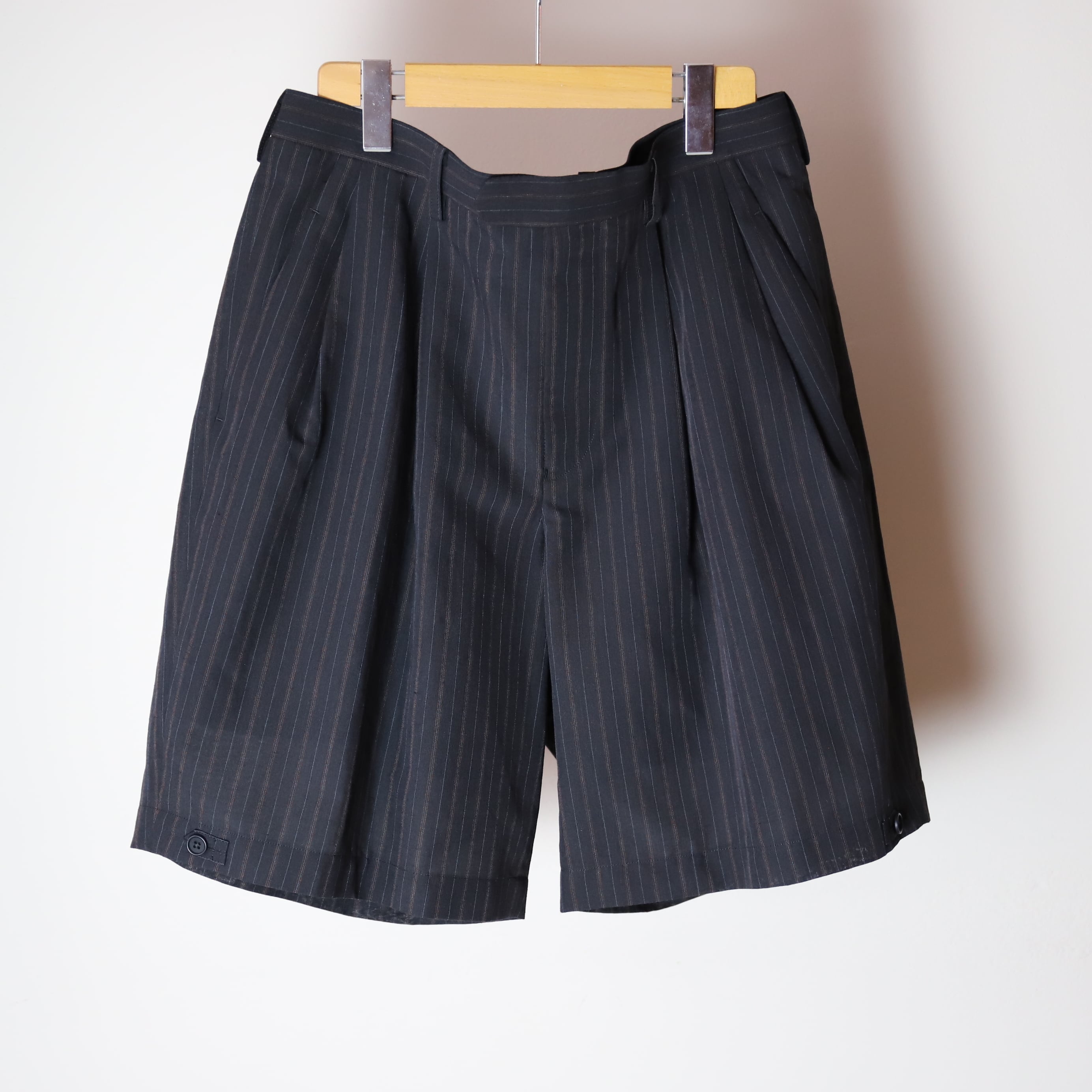 MAATEE&SONS / SHORT TROUSER / 強撚R,LI,PE / CHACOALSTRIPE