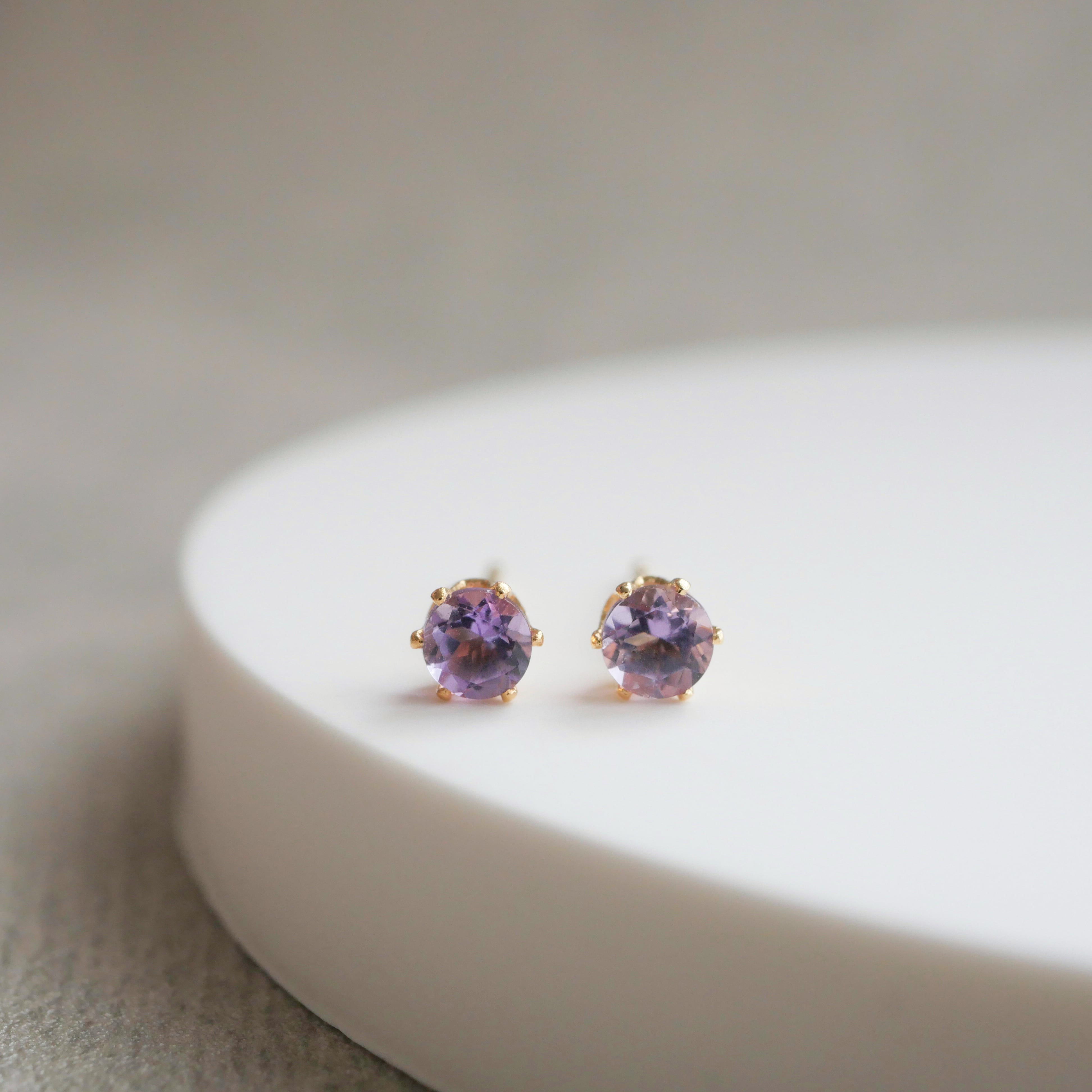 m*o様 匿名配送 : ete 誕生石 ピアス アメシスト 紫の輝き】アメジスト 一粒ピアス 3mm 2月誕生石 サージカル