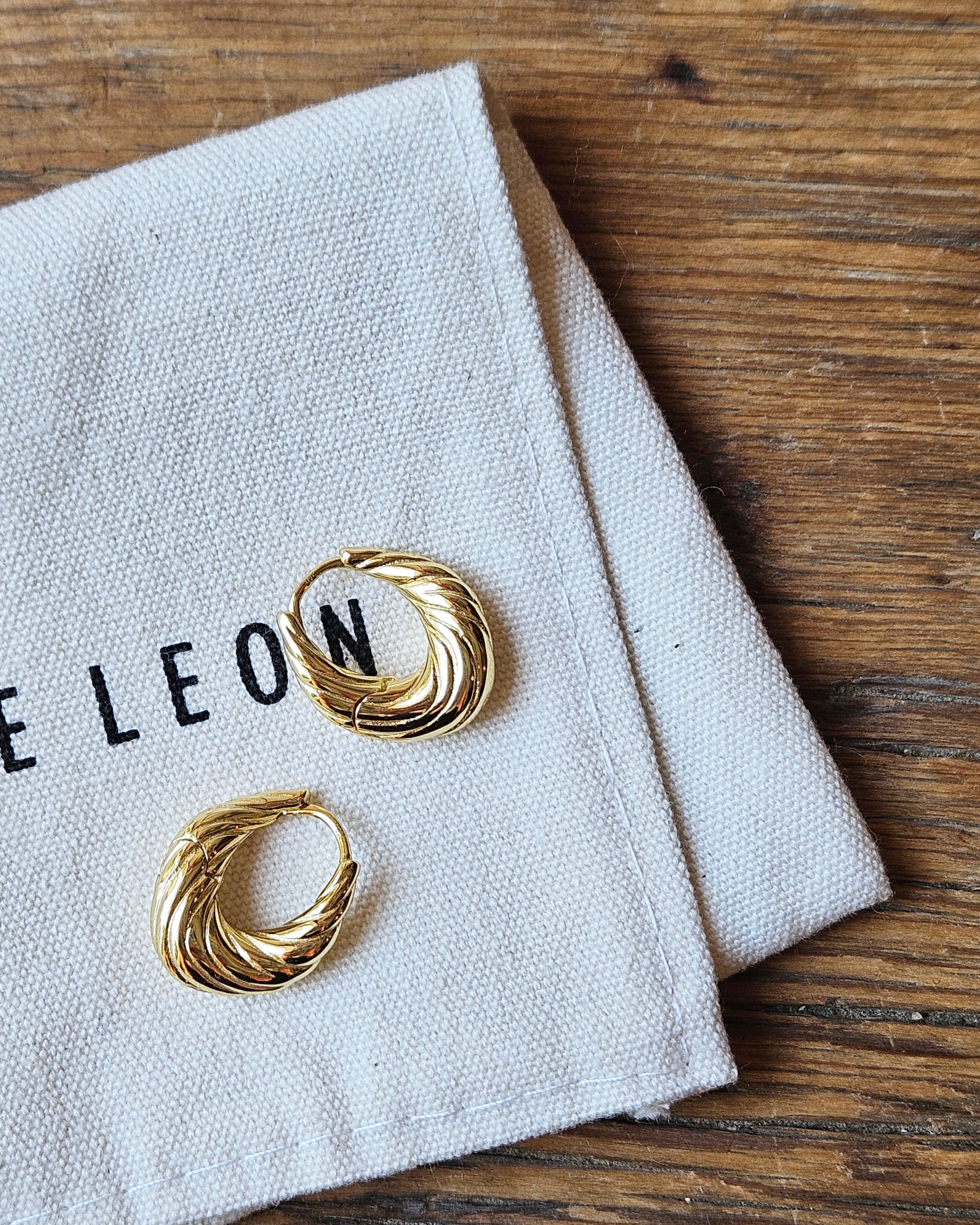 【BRIE LEON】OLAR TWIST HOOPS / GOLD
