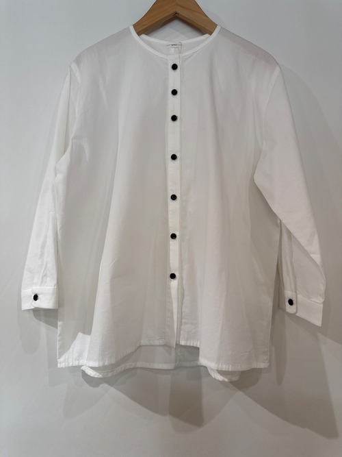 送料無料：ynir/ユニール　ノーカラーブラウス　　ホワイト