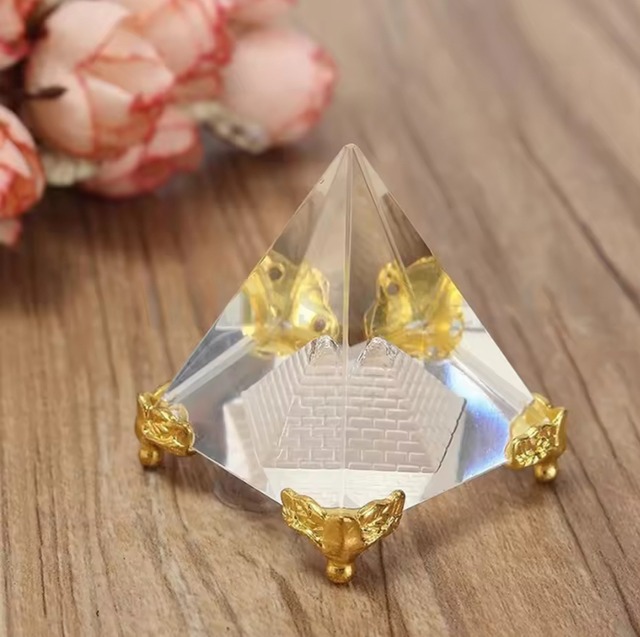 【合計5999円以上で購入可能】Clear Crystal Pyramid　【ｍ1109】