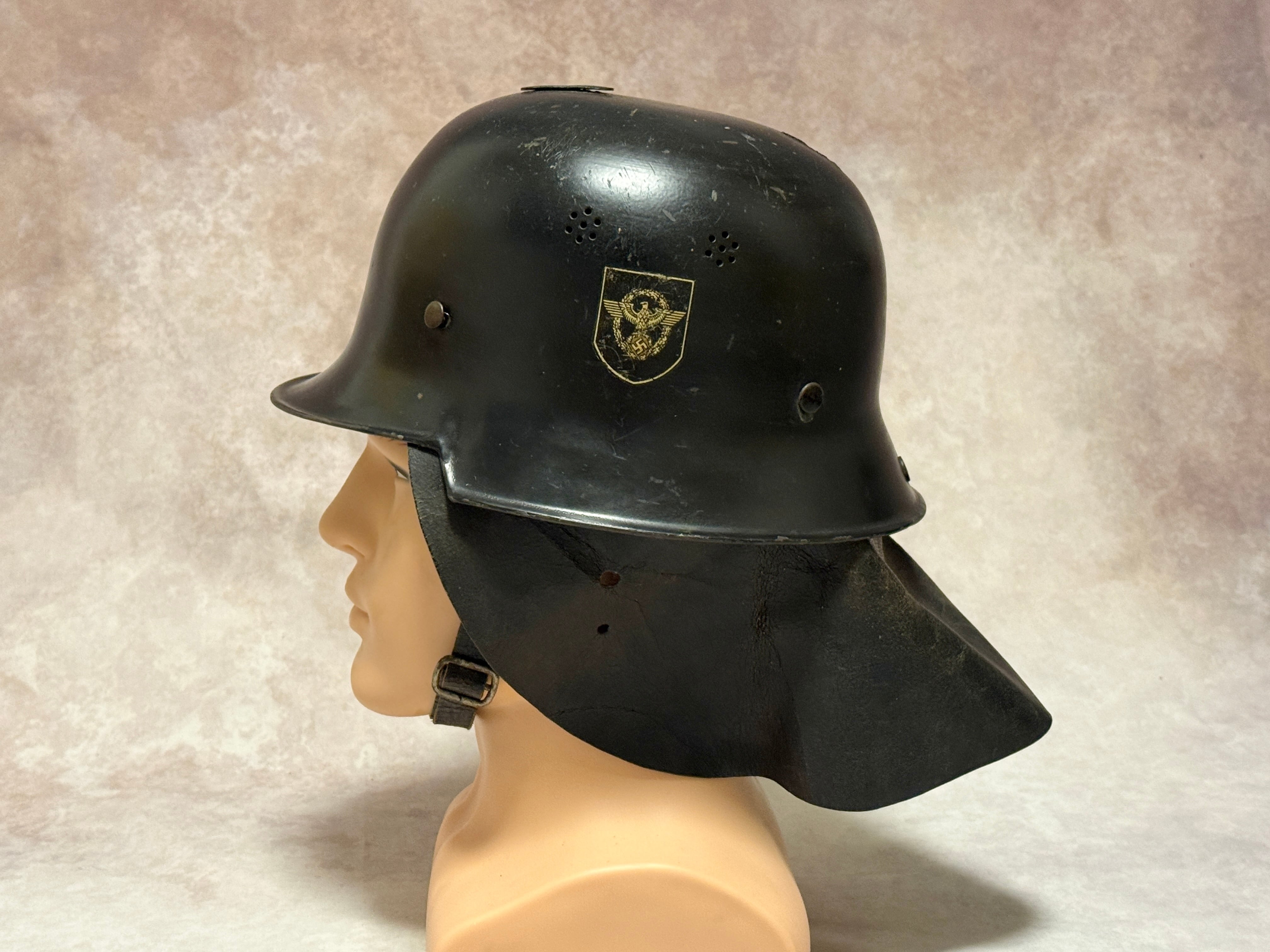 実物】WWII ドイツ軍 消火警察 M1934 ヘルメット（ダブルデカール仕様