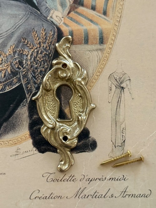 フランス 鍵穴デコレーションパーツ ハンドメイド リメイク 鍵穴装飾 デコラティブ 61mm×29mm インテリア DIY