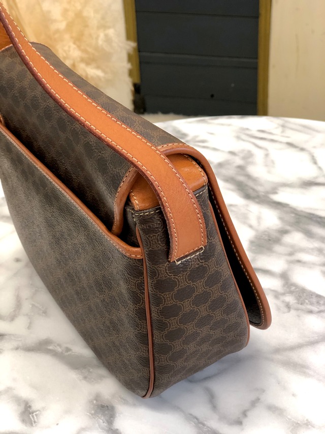 CELINE セリーヌ　マカダム　ブラゾン型押し　クロスボディ　フラップ　ショルダーバッグ　ブラウン　vintage　ヴィンテージ　オールドセリーヌ　ta8jxt