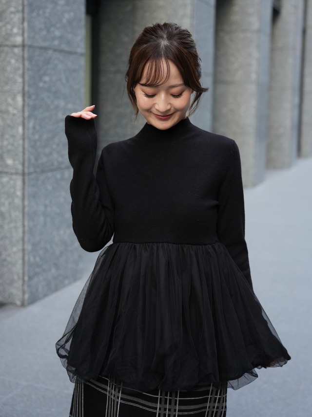 ハイネックバルーンペプラムニット