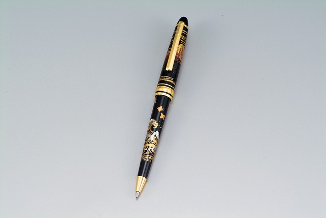 35-2402 漆芸高級木製ボールペンX 扇面 Luxury Lacquer Wooden Ballpoint Pen Fan Motif