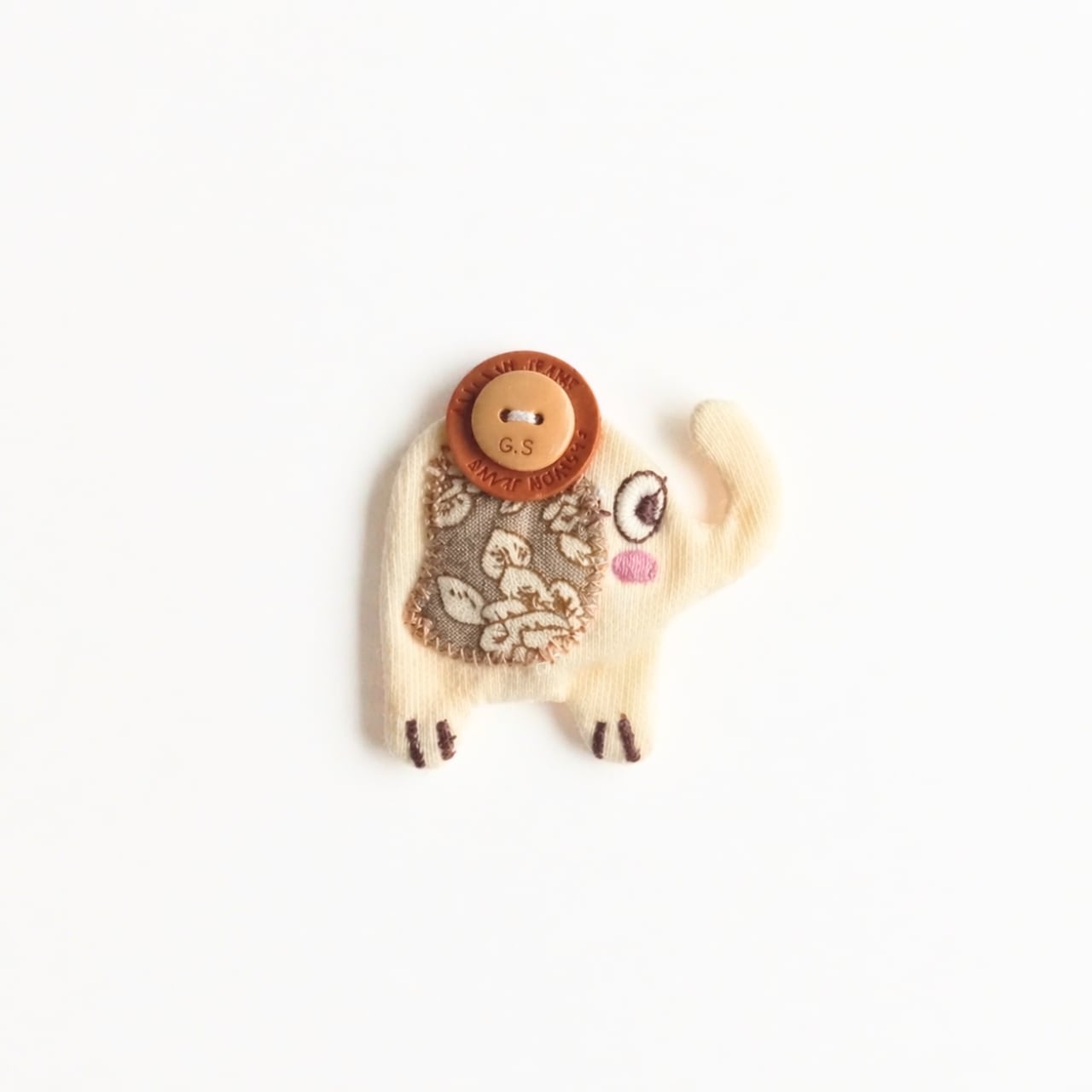 【closet meii】刺繍アニマル ブローチ｜ウサギ・ゾウ・ヒツジ・アヒル