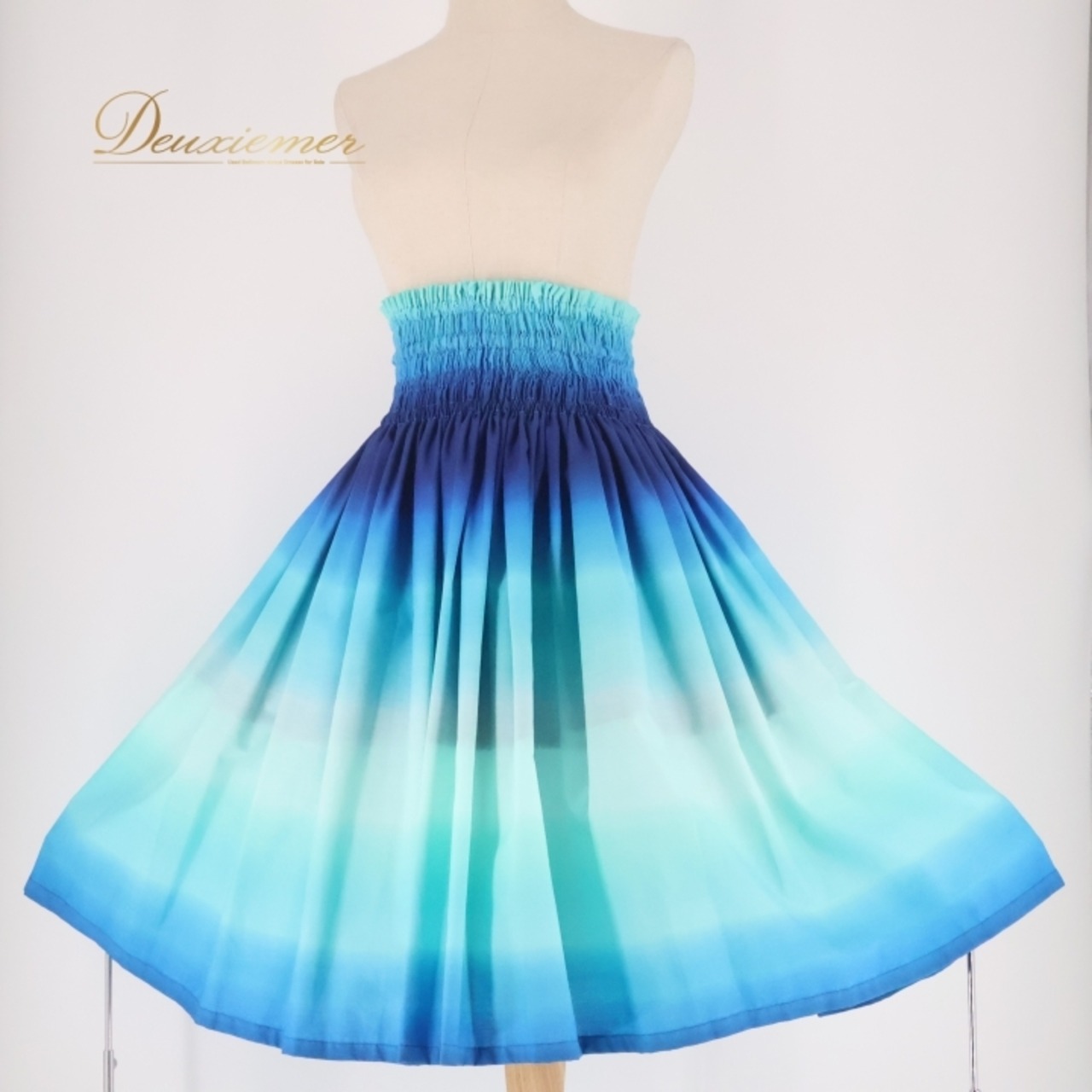 フラダンス 衣装 パウスカート ブルー系 カパリリ 日本製 ハワイアン アロハ グラデーション Kapalili レッスン 練習 フラ ダンス さわやか 華やか 鮮やか かわいい おしゃれ 上品 大人っぽい シングル スカート ブルー グラデーションスカート 大人 おしゃれ衣装 カジュアル フレアスカート 練習着