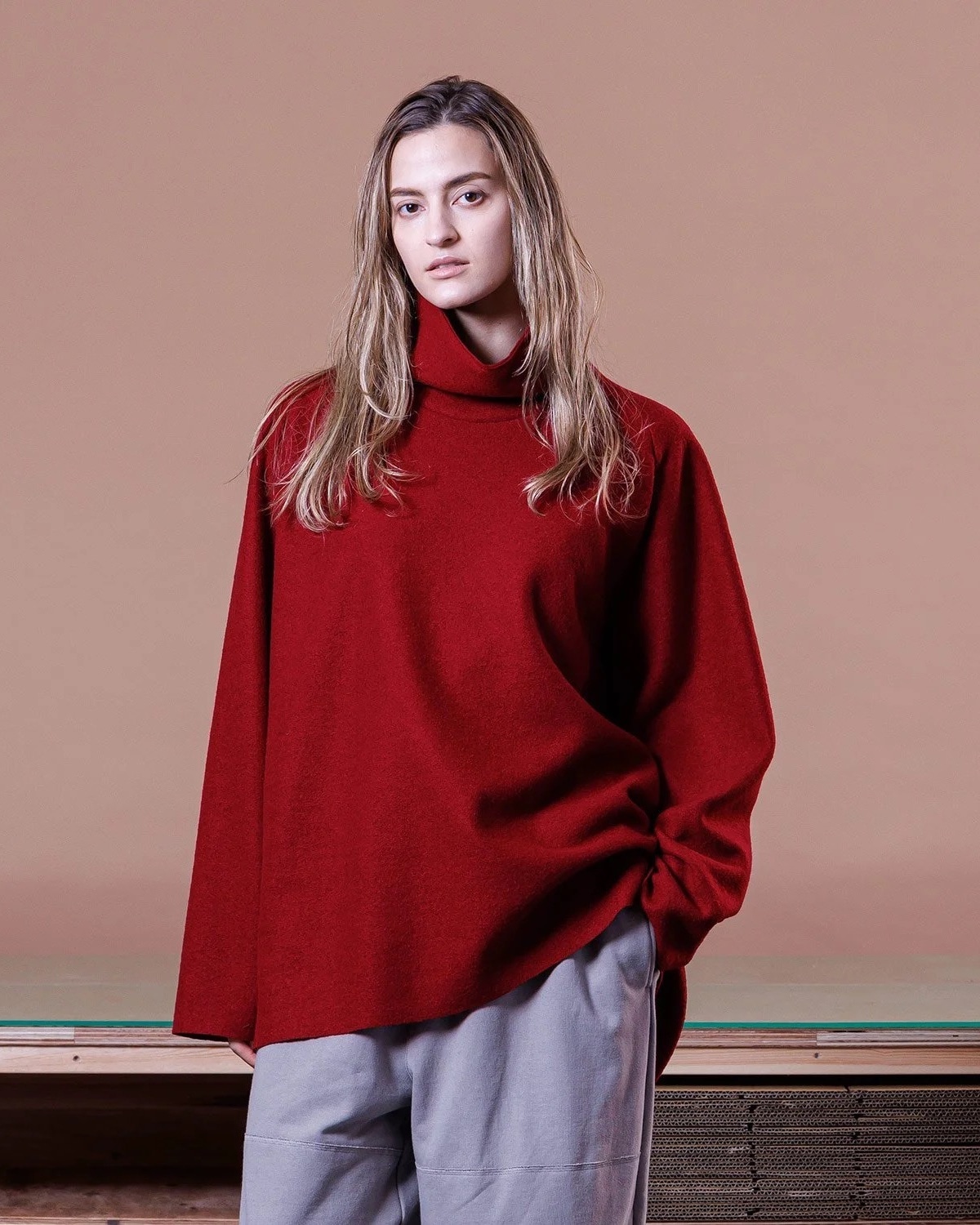 VOAAOV COMPRESSED WOOL Hi-Neck Pullover RED | nua