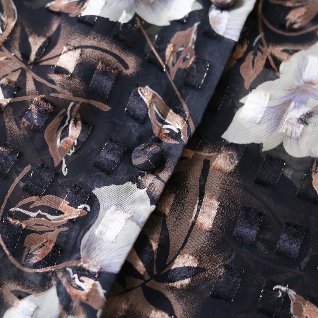 loose silhouette panel motif see-through flower design shirt