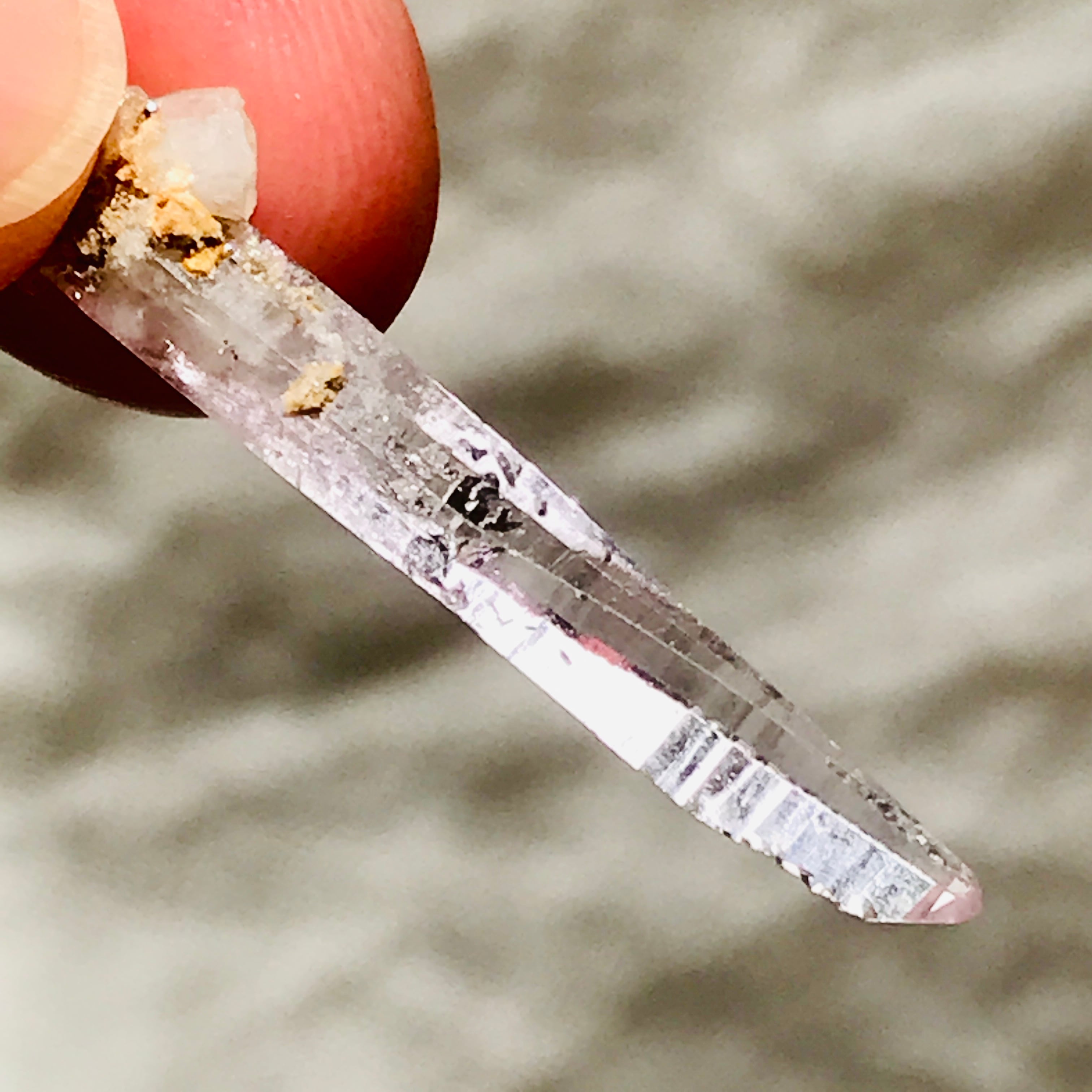 クンツァイト 原石 5.45ct 透明度抜群 宝石質 ポイント プチ 原石 天然石 鉱物 鉱石 ピンク 天然石クンツァイト 天然クンツァイト  パワーストーン 安らぎ 穏やかさ 優しさ 愛情表現 人生のステージを上げる