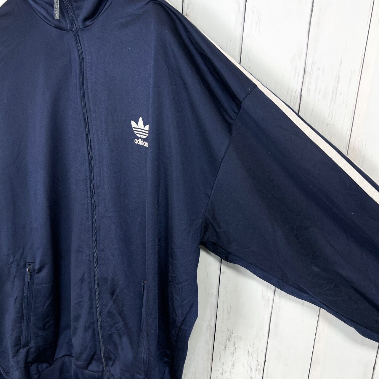 adidas アディダス トラックジャケット Lサイズ 胸元刺繍ロゴ adidas アディダス トラックジャケット Lサイズ 胸元刺繍ロゴ