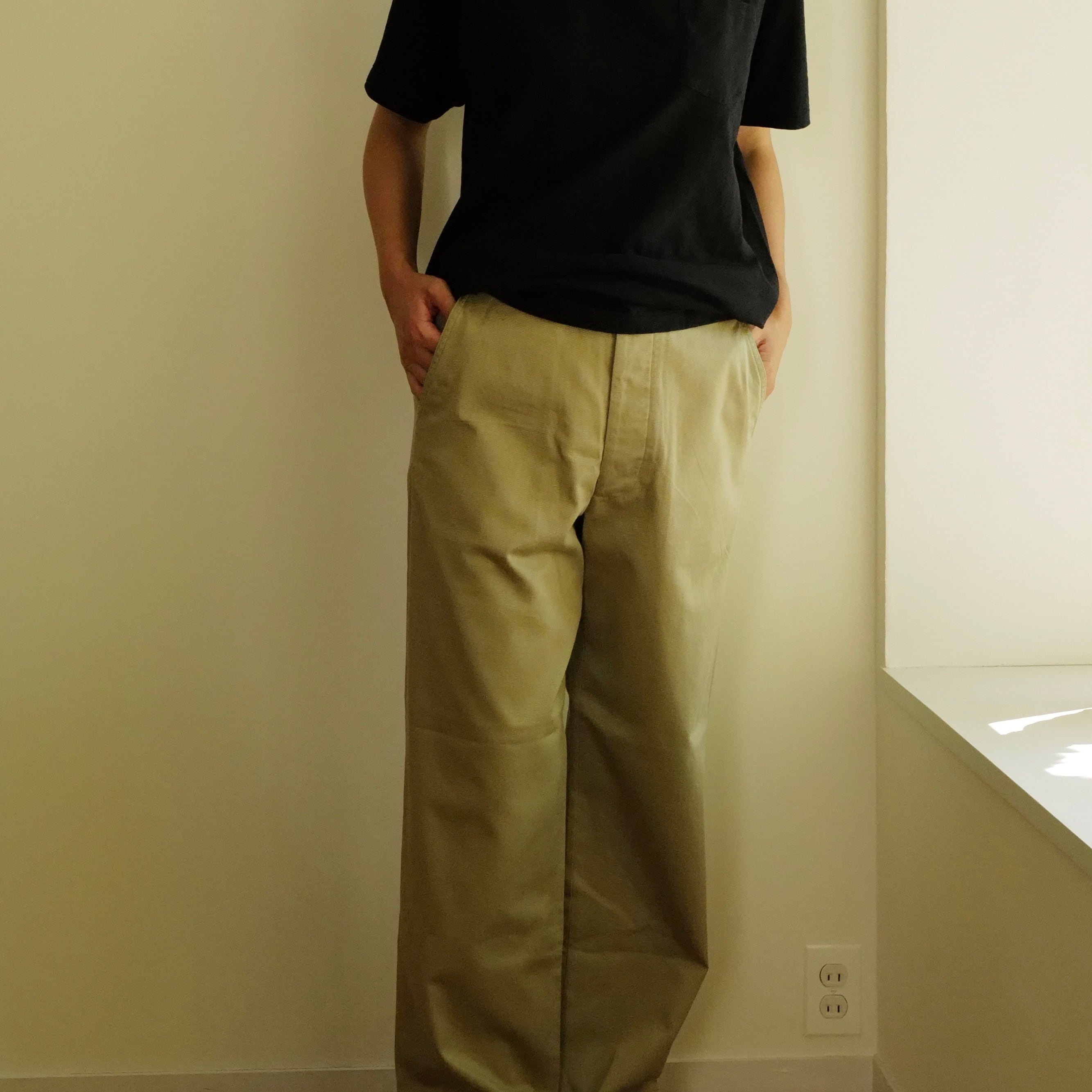 COMOLI ｜ KHAKIチノパンツ | HJ GALLERY 