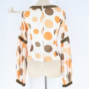 フラメンコ 衣装 ソニアジョーンズ SONIA JOHNES トップス ブラウス 白 オレンジ 長袖 水玉 ドット 茶色 長袖 ホワイト系 ブラウン系 オレンジ系 フェミニン おしゃれ 可愛い 薄手 パーティ