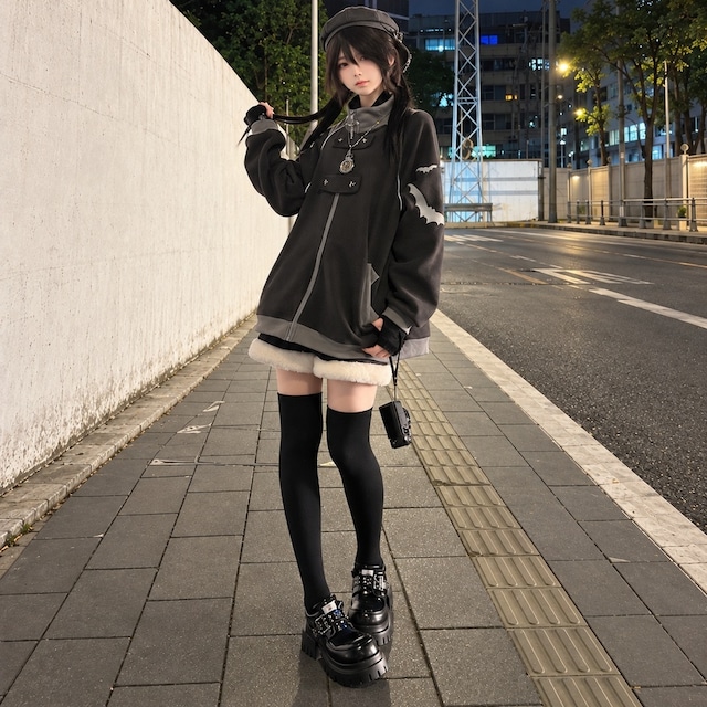 月蝕に舞う蝙蝠 手裏剣ボタンのジャケットとファー裾パンツのサブカル系セットアップ