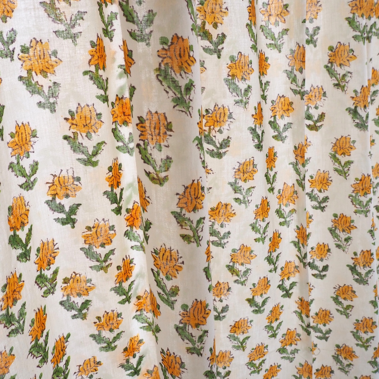 ブロックプリント生地【50cm単位】インド綿 小花柄 白×黄色 #11610-WT1