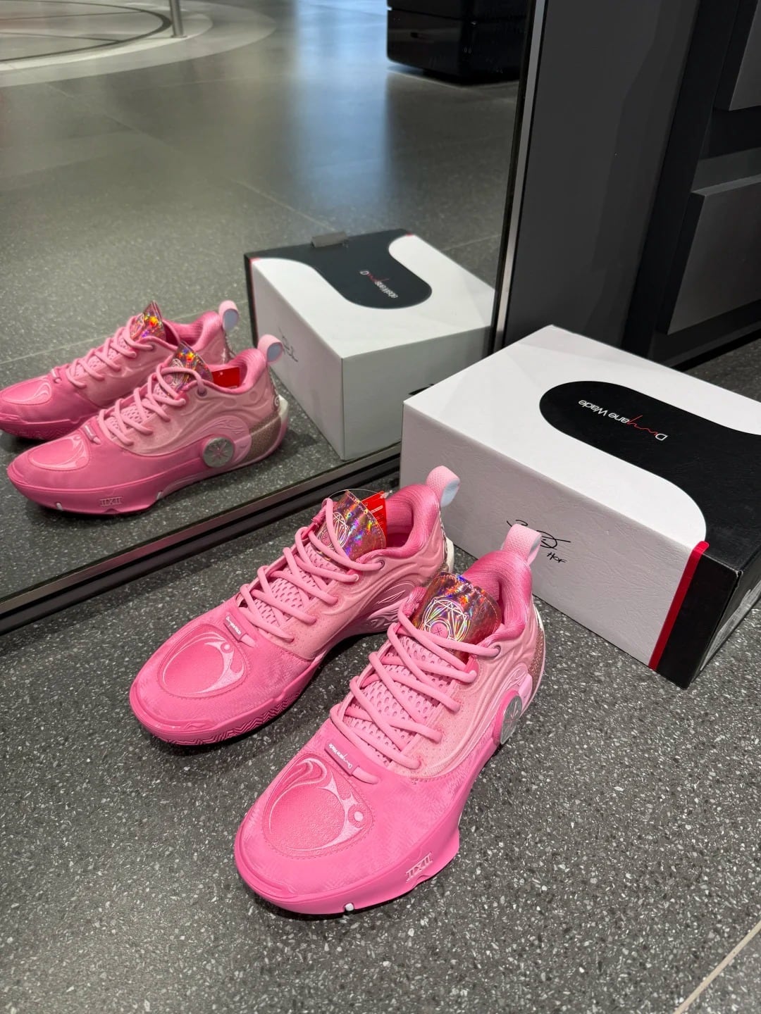 新発売 LI-NING 利刃6 V2グリップ力 低カットUS8.5 /26cm 新発売 LI