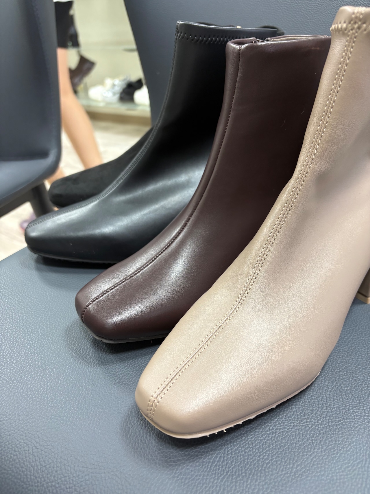 【EVOL/イーボル】 【S-LLサイズ展開・クッション入り】ソフトストレッチスクエア4.5cmショートブーツ IZ5886