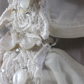 社交ダンス 衣装 prima boutique プリマブティック ドレス スタンダード ホワイト系 白 ラインストーン 長袖 レース スタンダードドレス モダン ワルツ タンゴ ジャイブ フォーマル 発表会 レッスン フロントレース ハイネック風 フラワーレース 細身 伸縮性あり 背面ファスナー ポリエステル 体型カバー 綺麗め 清楚系 エレガント 9号相当 女性用 レディース ホワイトドレス ラインストーンドレス