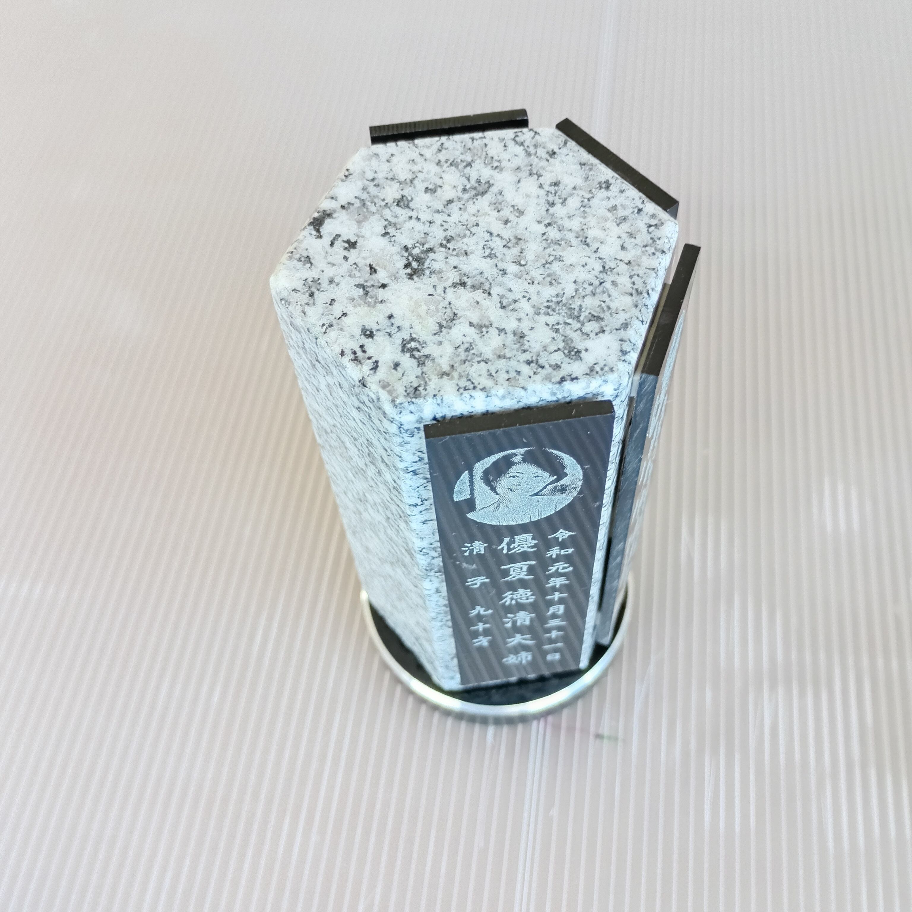 回転位牌　６人用悠想天回　6R60A白　４名様分