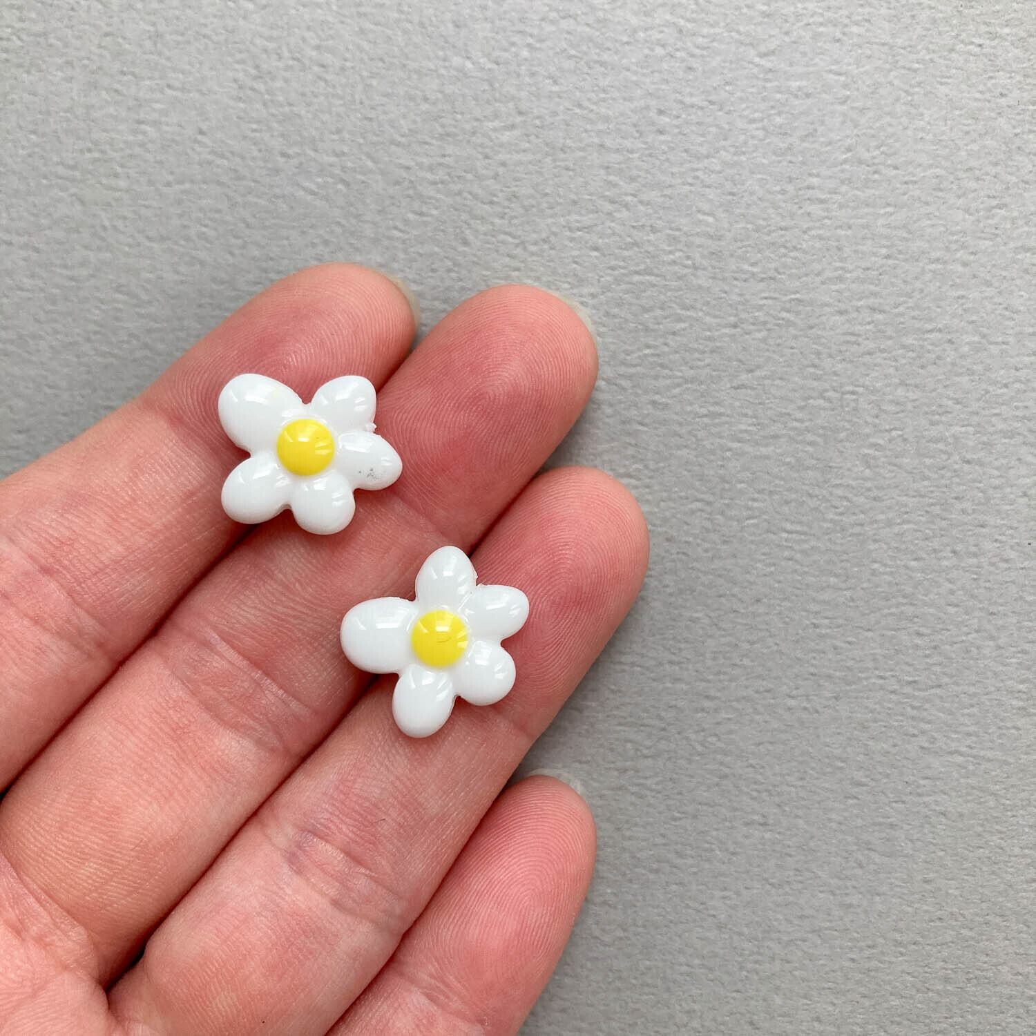 ゆるゆる白花ビーズ | Dua-アクセサリーパーツショップ