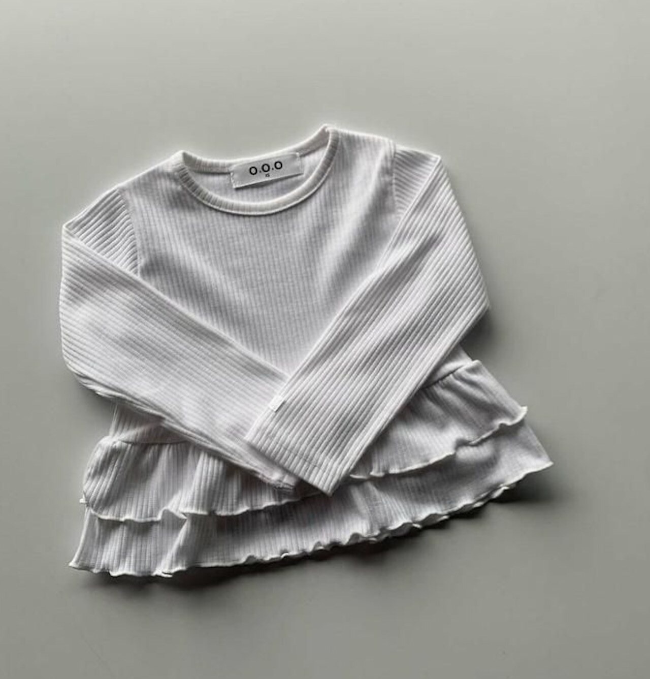 韓国子供服 / O.O.O / ロビナTシャツ / 秋服 *XS~XL*