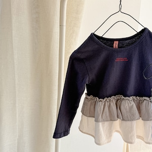 秋英字柄フリル裾Tシャツ