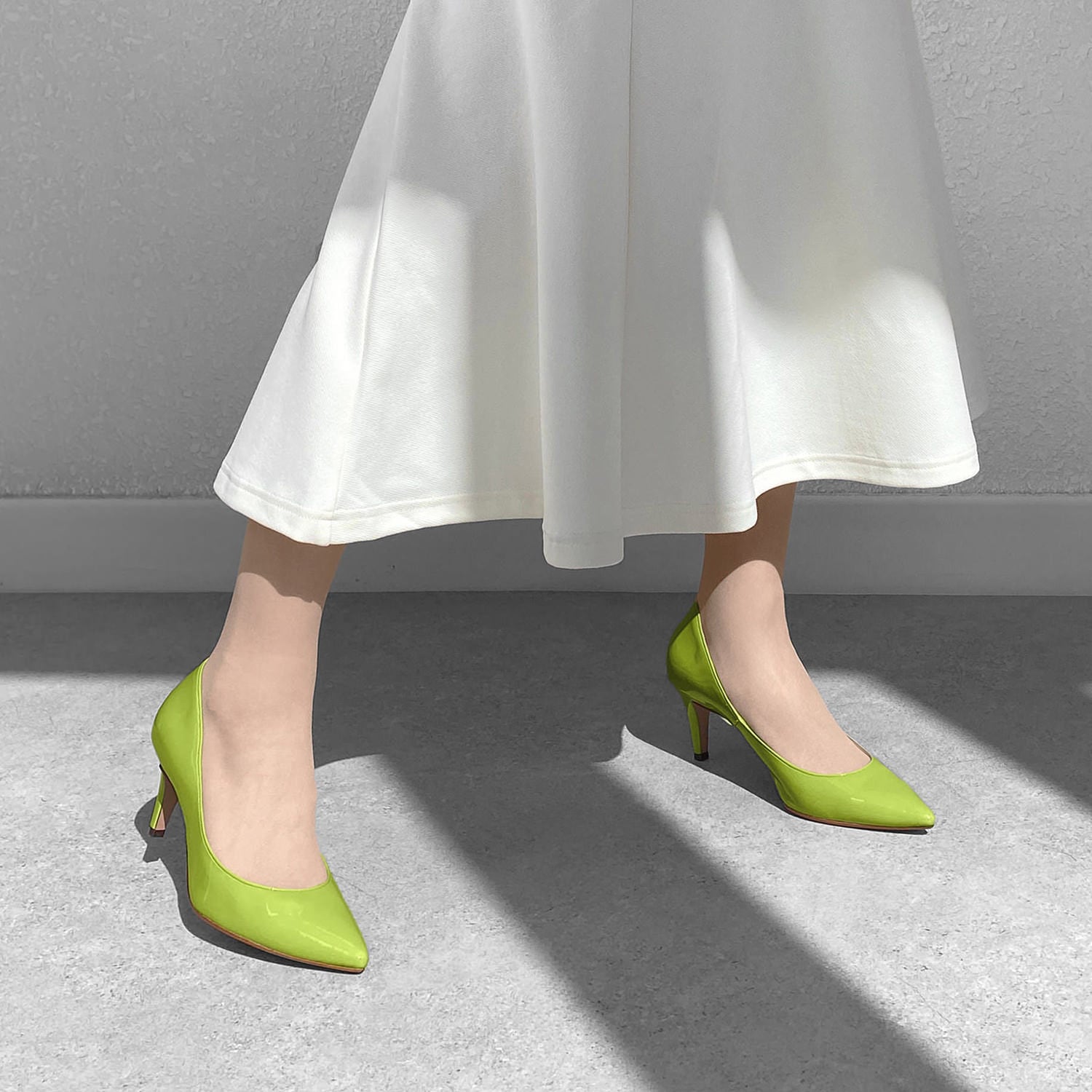 OT3592】ポインテッドトゥ エナメルパンプス ：ライムグリーンE 23.0cm
