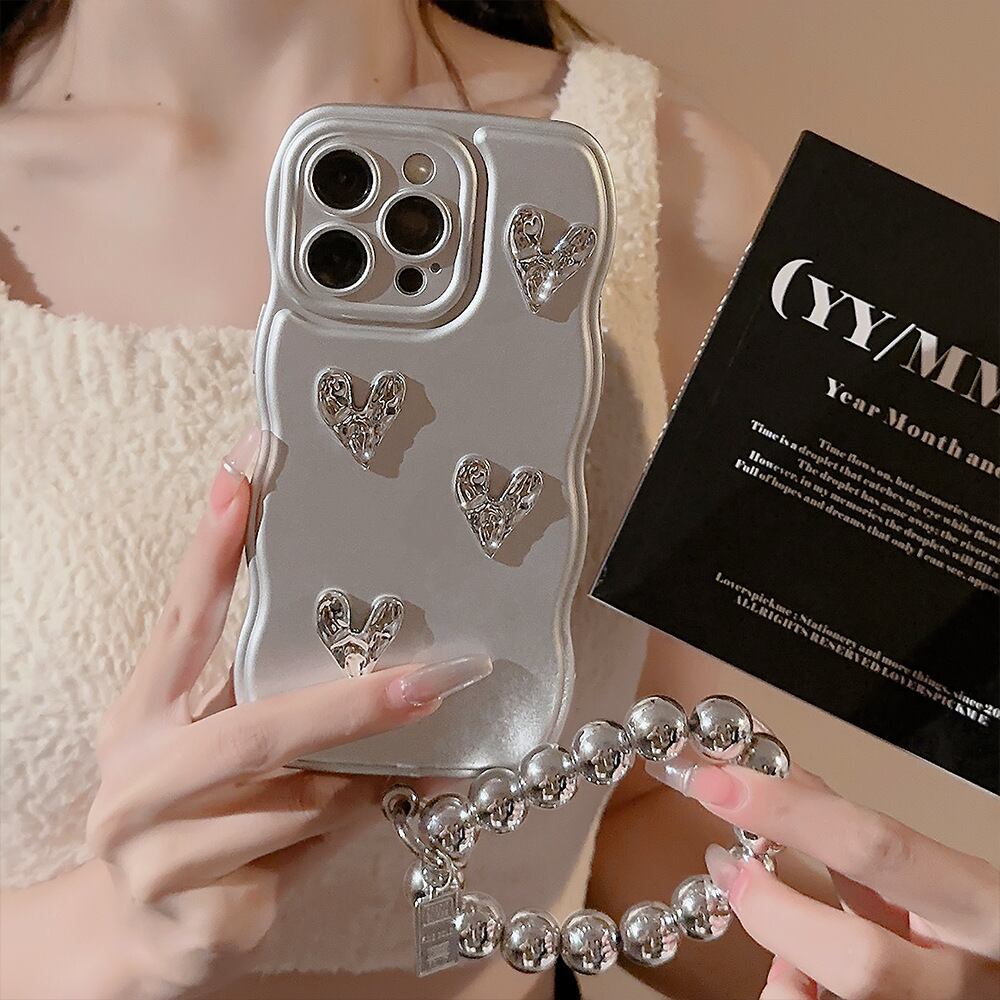【iPhone15対応】人気のオールメタル◎マットシルバー 立体ハートデコ ウェーブフレーム おしゃれ 落下防止 ブレスレット スマホケース ND-15062