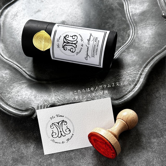 NEW【イニシャル＆名入れ】丸型ウッドハンドルスタンプ（直径40ｍｍ）