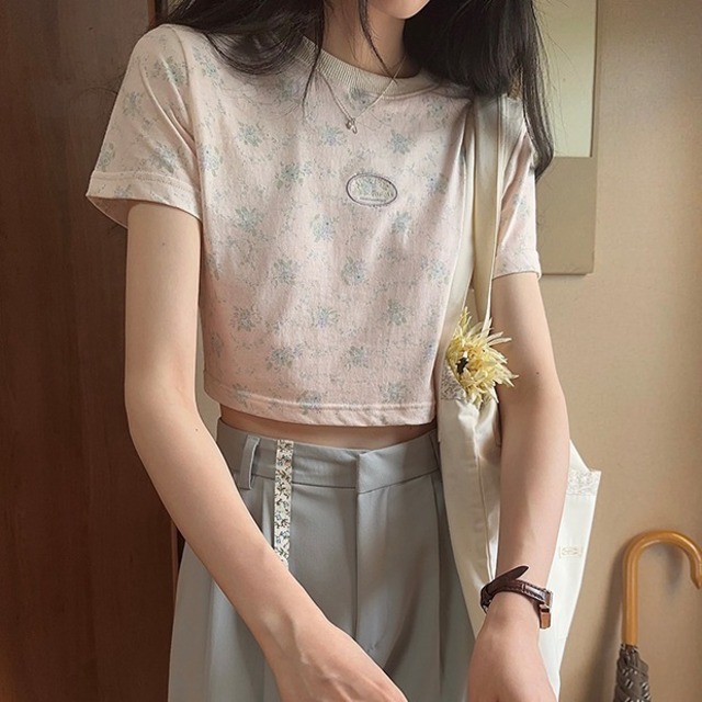 トップス Tシャツ ミニ ミニ丈 ショート ショート丈 袖あり 半袖 ラウンドネック 襟なし ノーカラー かわいい 大人可愛い きれいめ カジュアル 上品 おしゃれ お洒落 レトロ こなれ感 ラフ ラブリー キュート ガーリー フェアリー ルーズ 抜け感 花柄 小花柄 フラワー 夏 10代 20代 30代 レディース 女性用 女の子 学生 お出かけ 休日 運動 スポーツ ダンス リゾート 海 プール ショッピング 着回し 普段使い 韓国系 モテ トレンド S M L ピンク パステルカラー 大人カラー