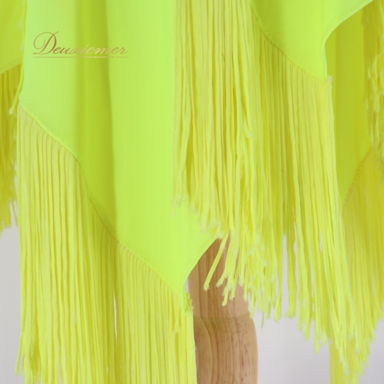 社交ダンス 衣装 ラテン ドレス ワンピース ラテンドレス 蛍光 フリンジ デモ 競技 ダンス パーティ 発表会 ブラック系 イエロー系 グリーン系 黒 黄緑 黄色 フロア映え 動き出る ドレス 揺れ 裾 蛍光色