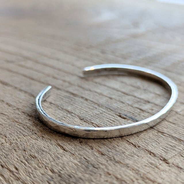 Ericka Nicolas Begay シルバーバングル Silver Bangle - Hammered | C