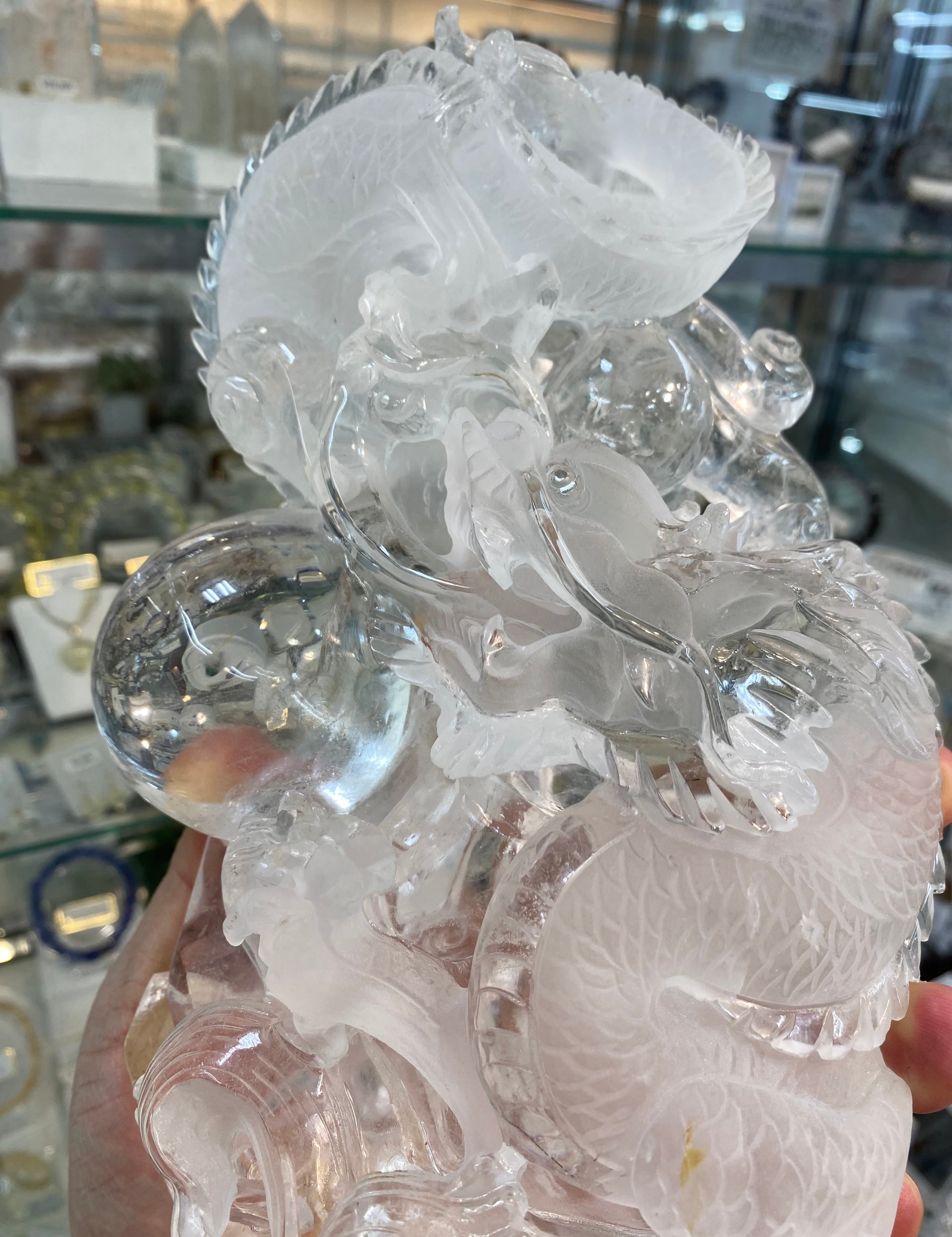 厳選 水晶昇龍 透かし彫り 巨大水晶龍 虹入り！ブラックルチル入り水晶