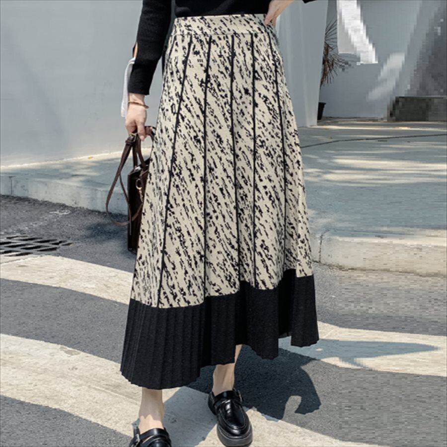 チャコット　フレアロングスカート ブラック　M チャコット フレアロングスカート ブラック M CHACOTT（ロングスカート